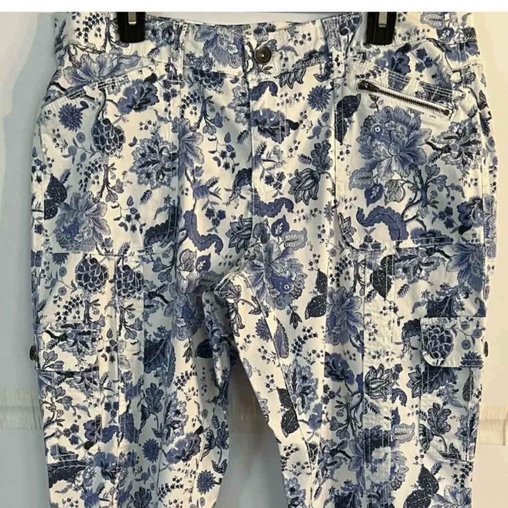 Women’s Faded Glory size 16 blue and white capris EUC